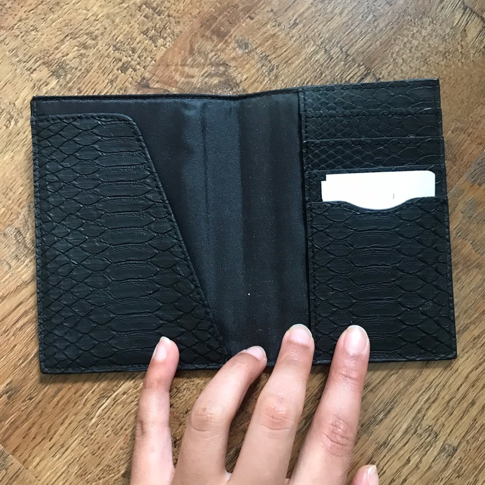 Victoria Secret passport cover - Picture 2 of 3